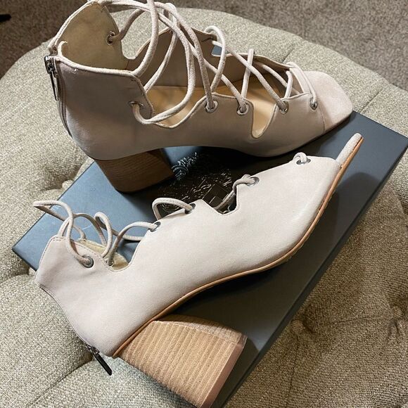 Vince Camuto Corset ‎ Sandals - Picture 8 of 15